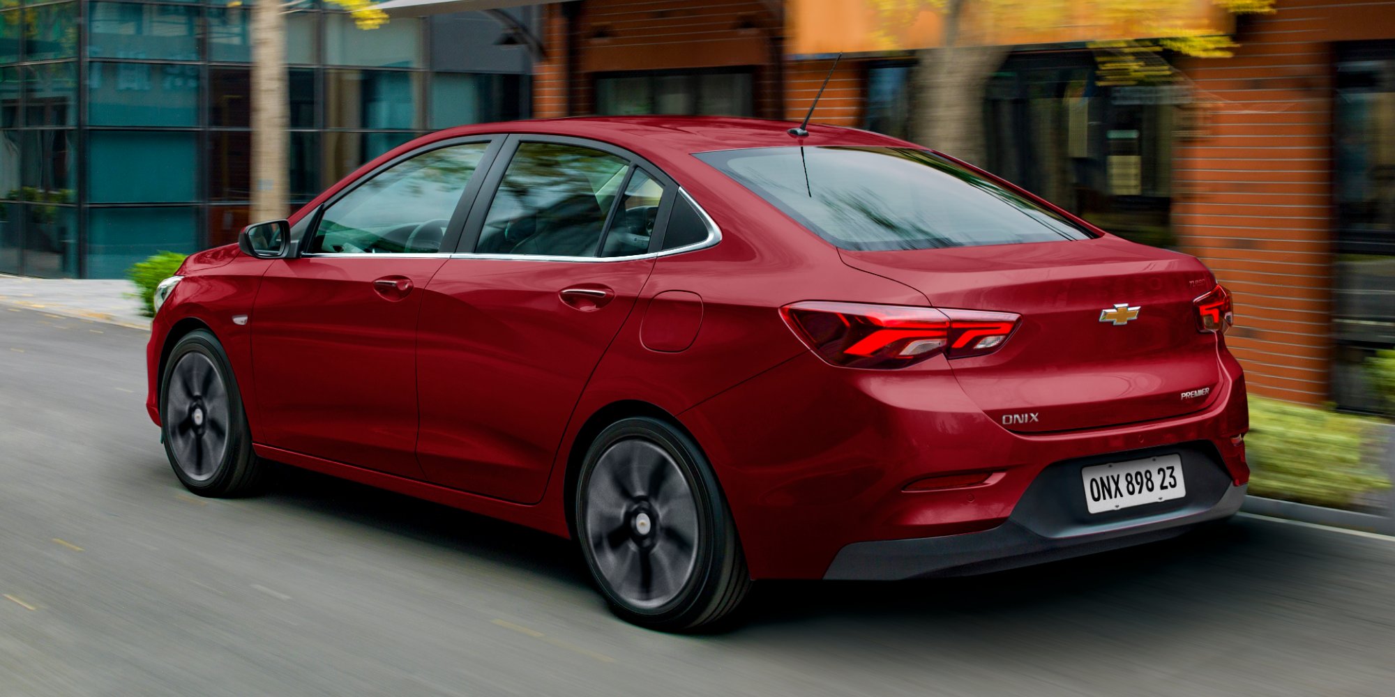 Chevrolet Onix Plus en movimiento